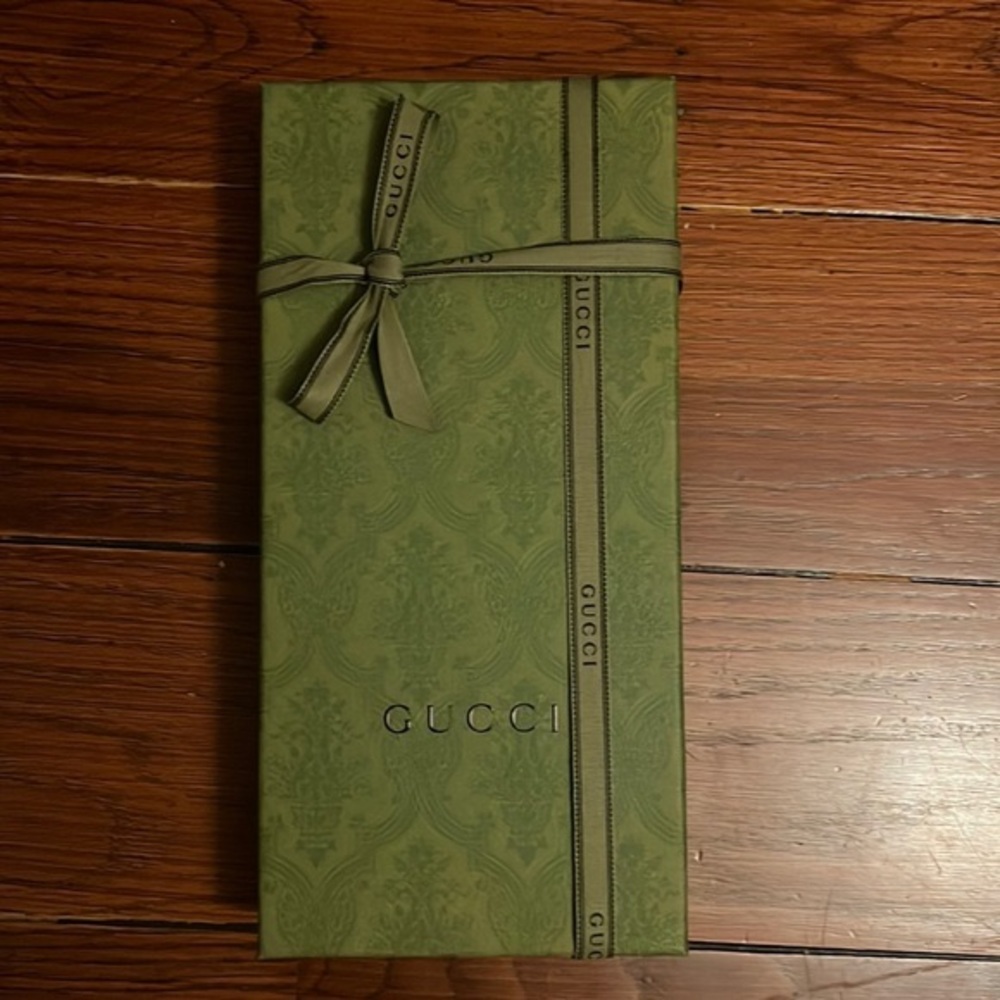Gucci box/gift box w/ribbon and Gucci tissue paper